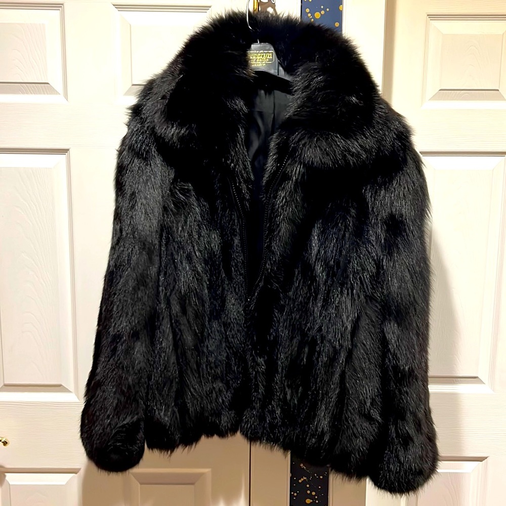 Mens - Mid length Black Fox Fur.